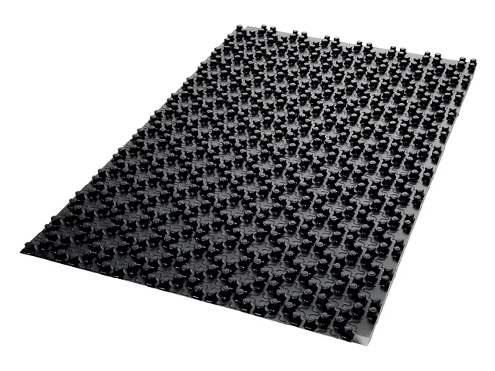 Schwarze Noppenplatte von TECE mit einer strukturierten Oberfläche, geeignet für verschiedene Anwendungen im Bauwesen.